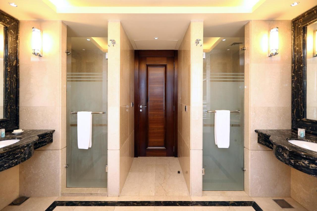 Hotel Ramada Plaza By Wyndham Beirut Raouche Exteriér fotografie