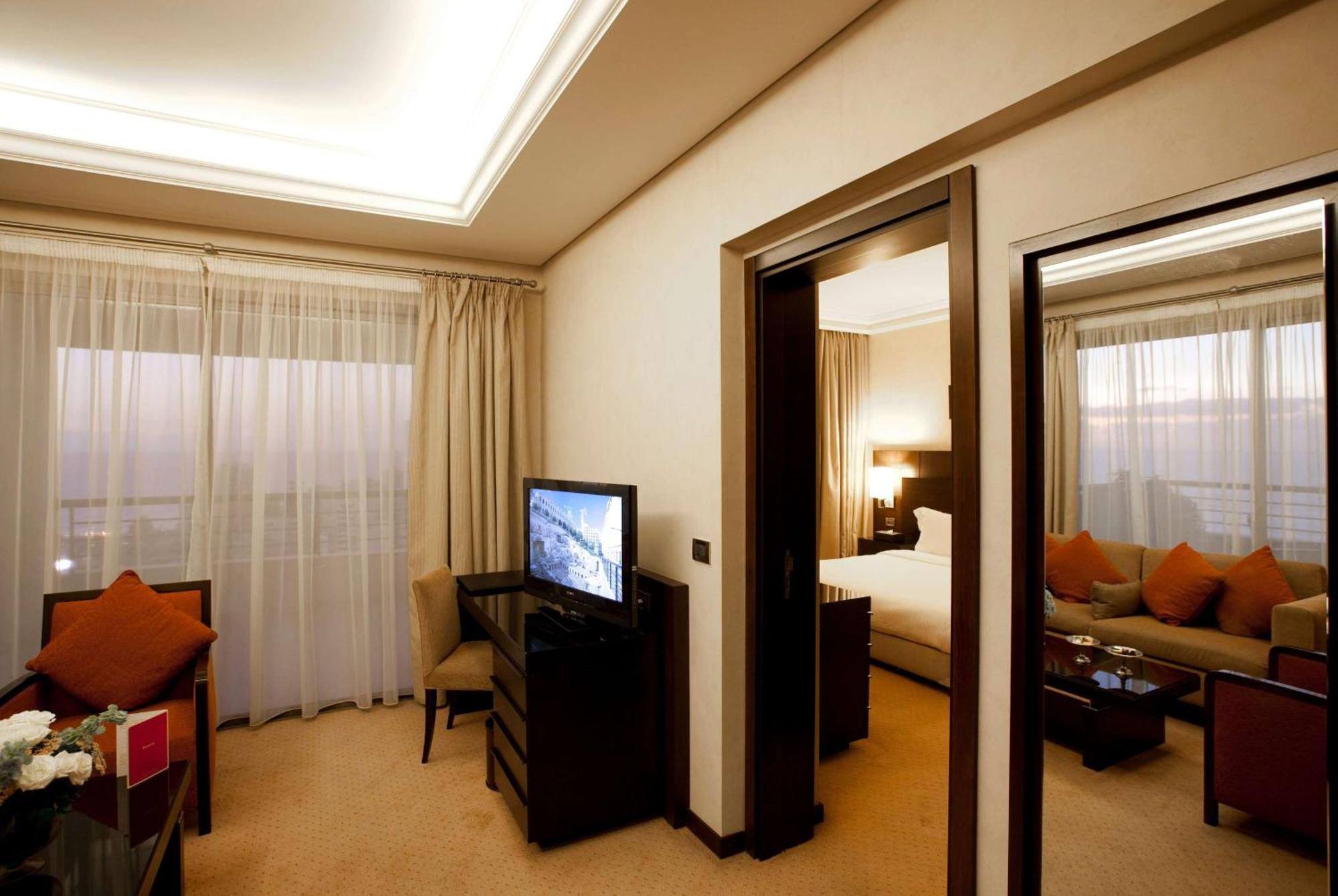 Hotel Ramada Plaza By Wyndham Beirut Raouche Exteriér fotografie