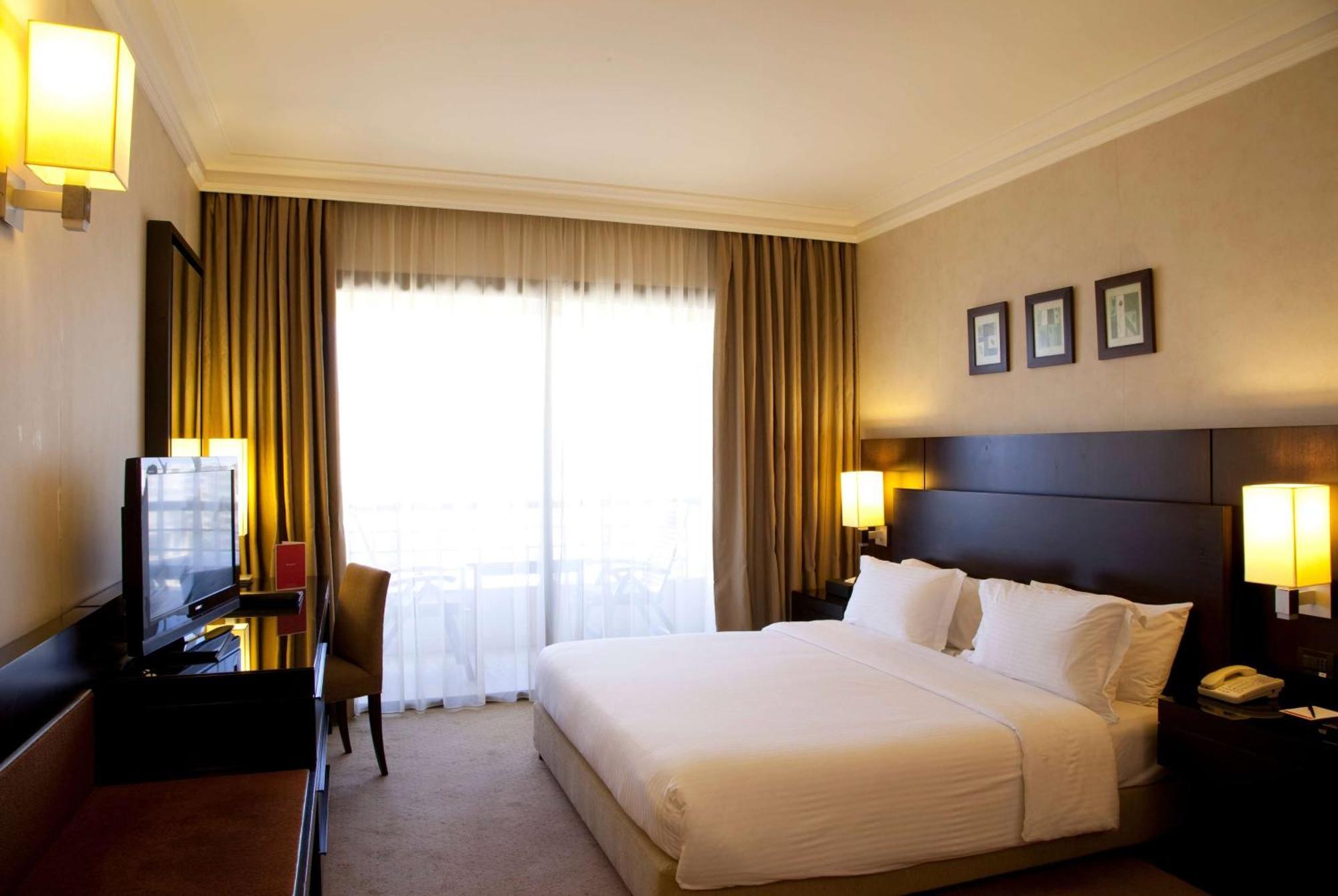 Hotel Ramada Plaza By Wyndham Beirut Raouche Exteriér fotografie