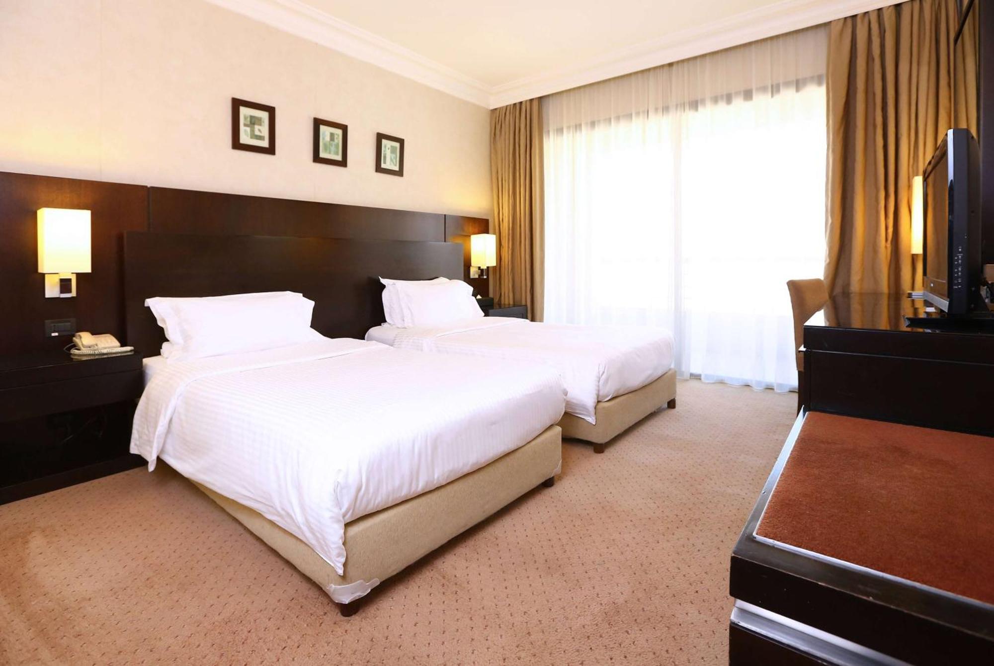 Hotel Ramada Plaza By Wyndham Beirut Raouche Exteriér fotografie