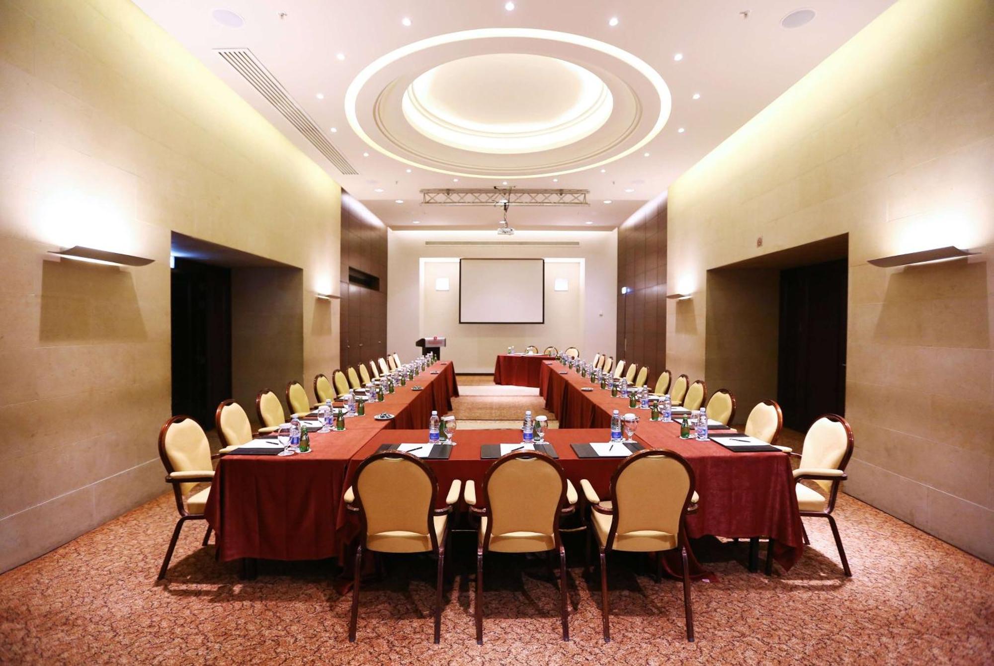 Hotel Ramada Plaza By Wyndham Beirut Raouche Exteriér fotografie