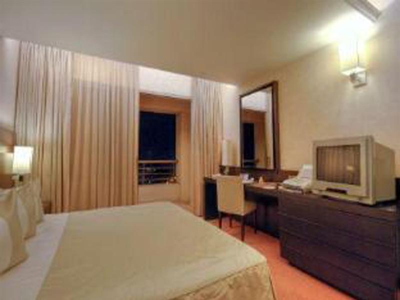 Hotel Ramada Plaza By Wyndham Beirut Raouche Exteriér fotografie