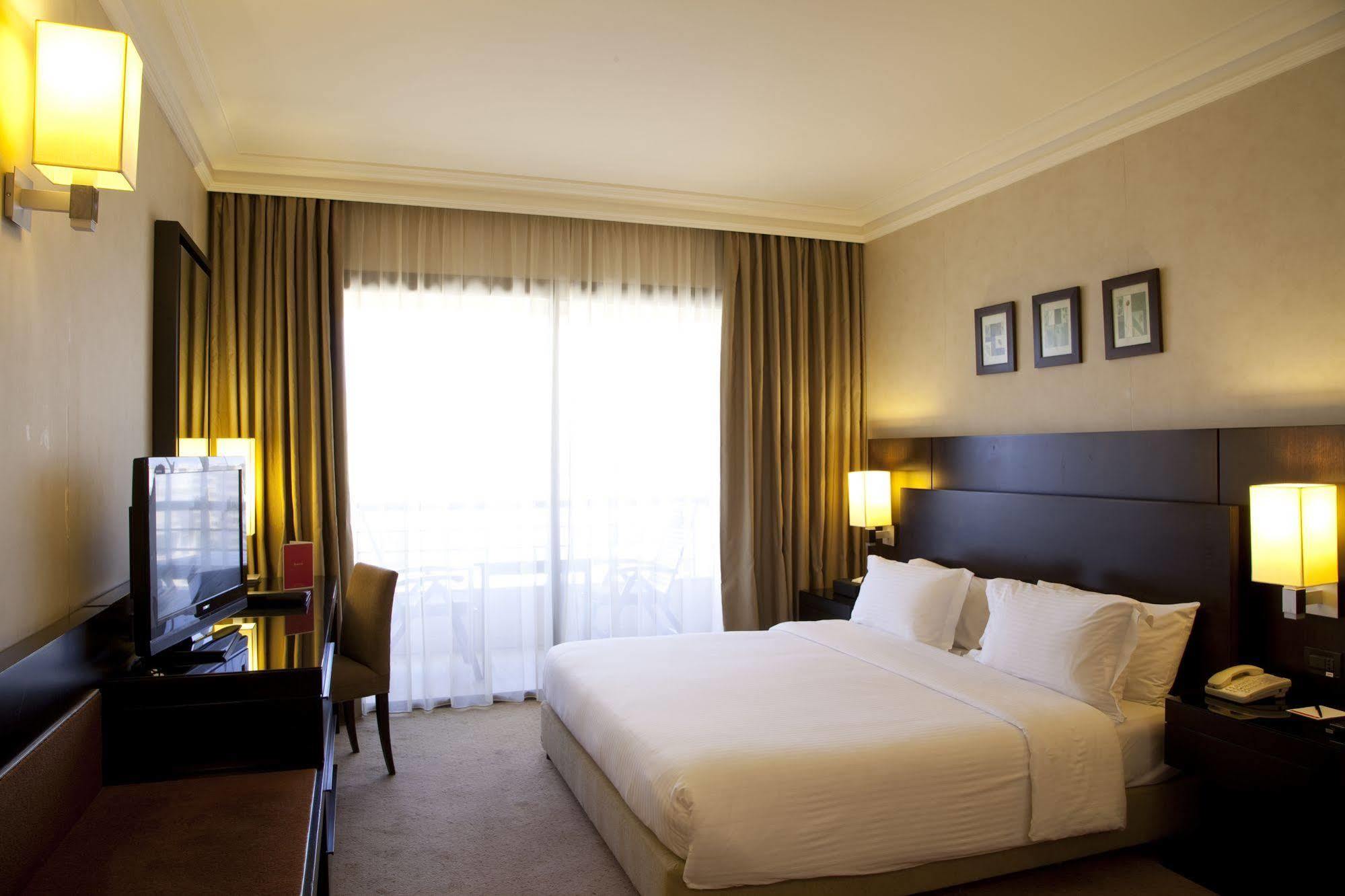 Hotel Ramada Plaza By Wyndham Beirut Raouche Exteriér fotografie