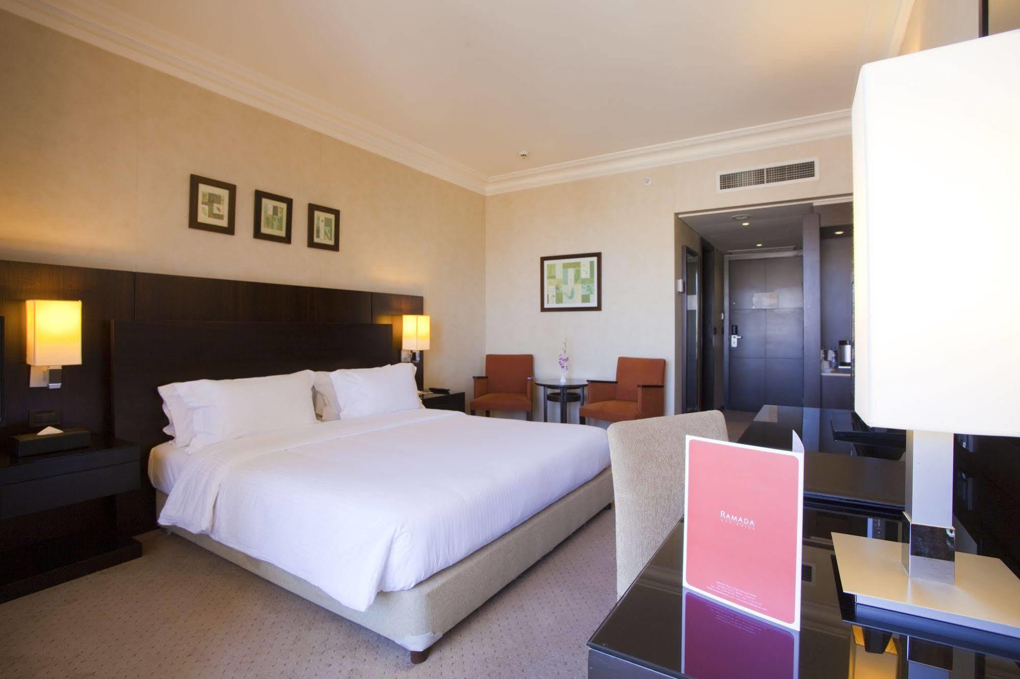 Hotel Ramada Plaza By Wyndham Beirut Raouche Exteriér fotografie