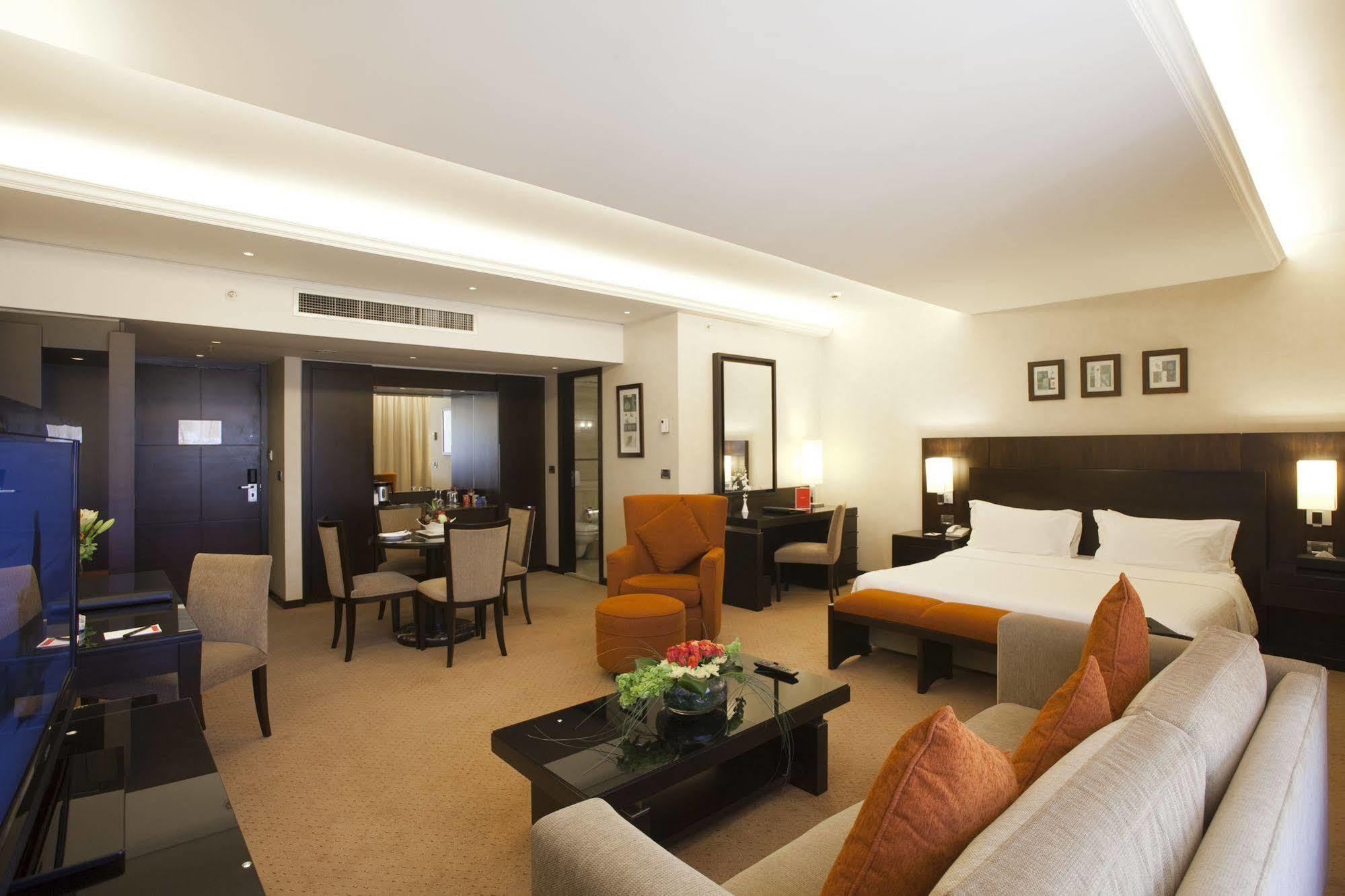 Hotel Ramada Plaza By Wyndham Beirut Raouche Exteriér fotografie