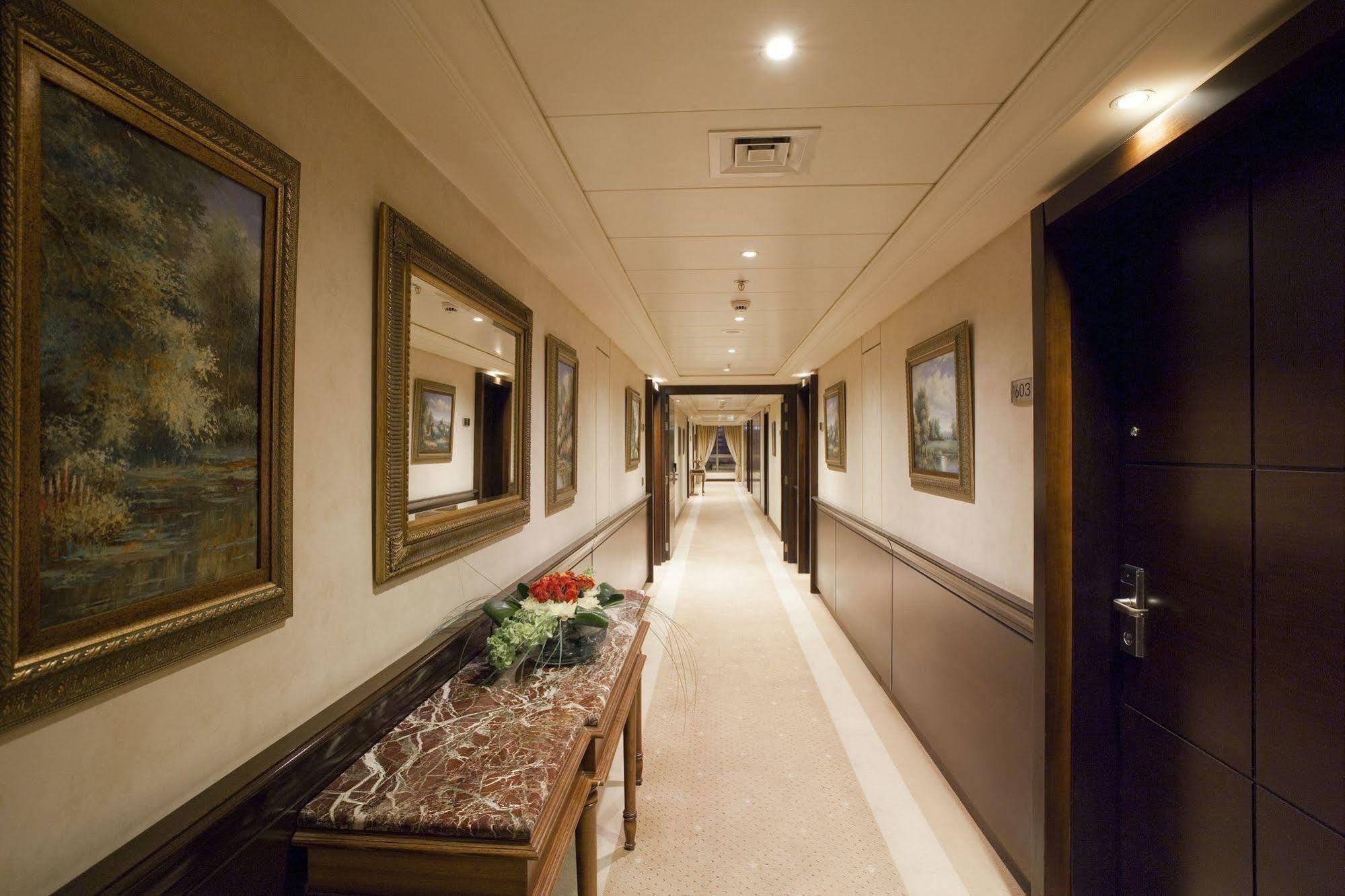 Hotel Ramada Plaza By Wyndham Beirut Raouche Exteriér fotografie