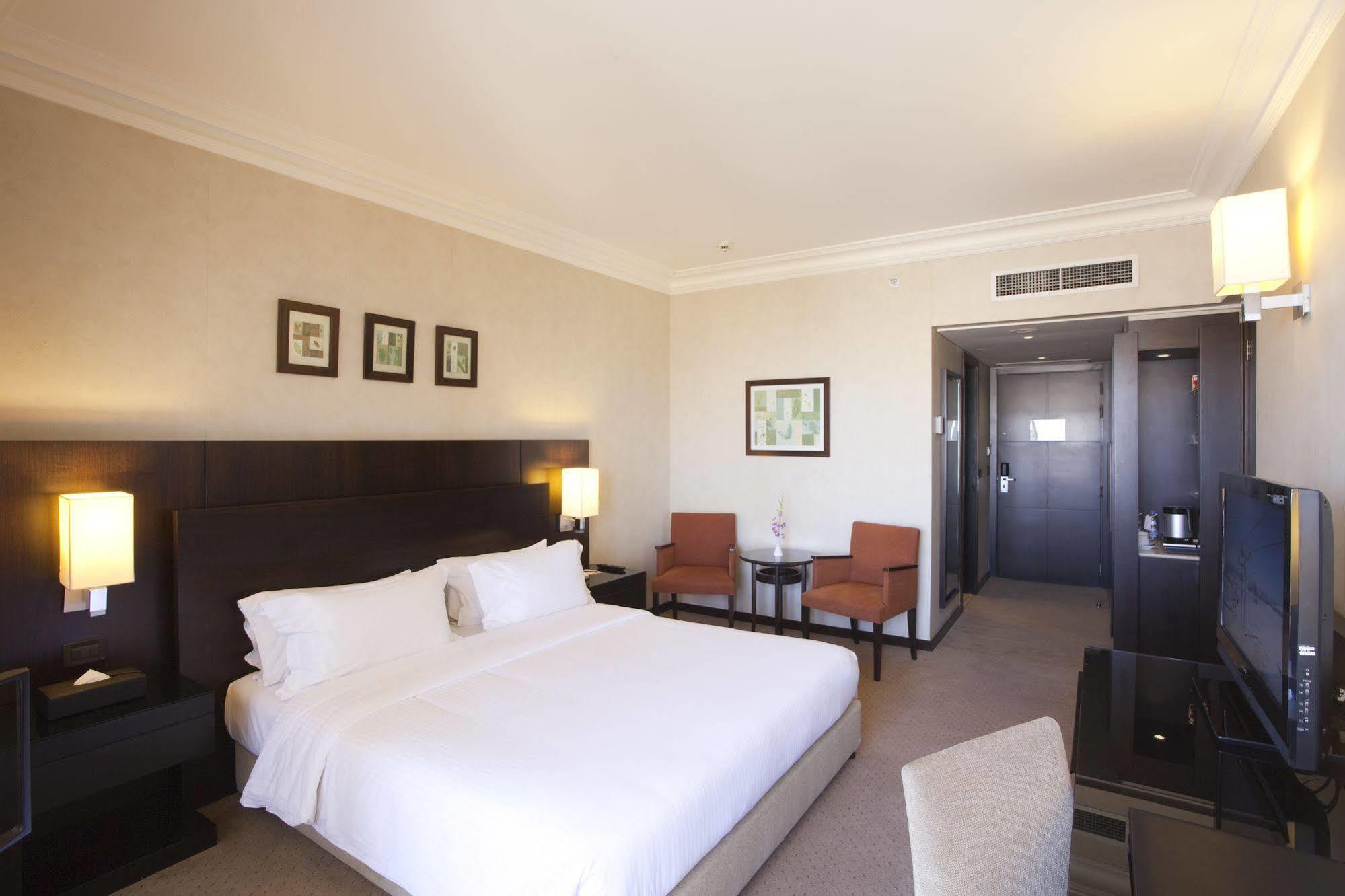 Hotel Ramada Plaza By Wyndham Beirut Raouche Exteriér fotografie